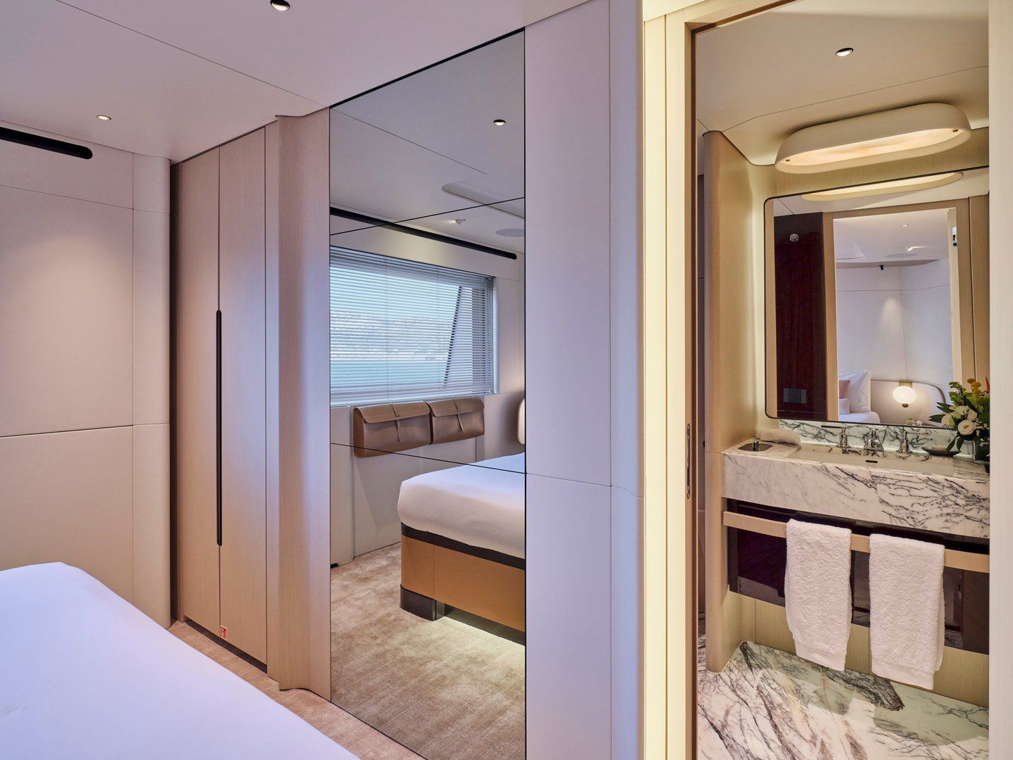 Volo Mare Azimut motor yacht charter in Greece Eole yachting