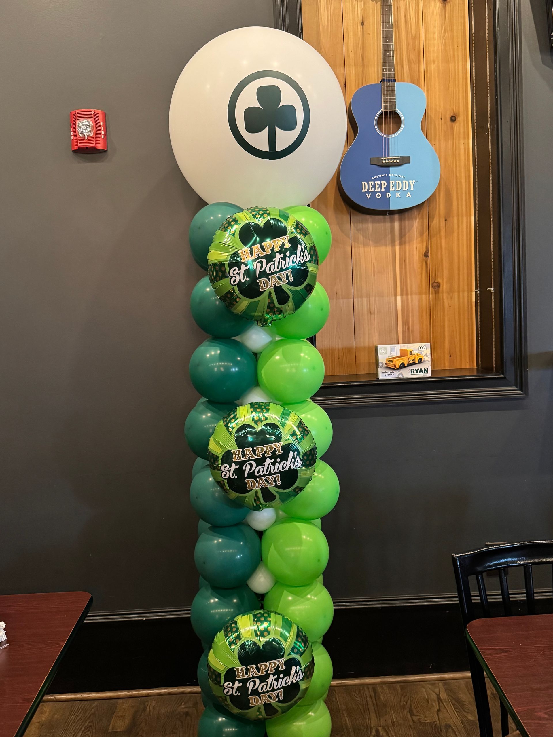 St. Patrick's Day balloon decor in Fayetteville GA by Party Divas serving South Atlanta events
