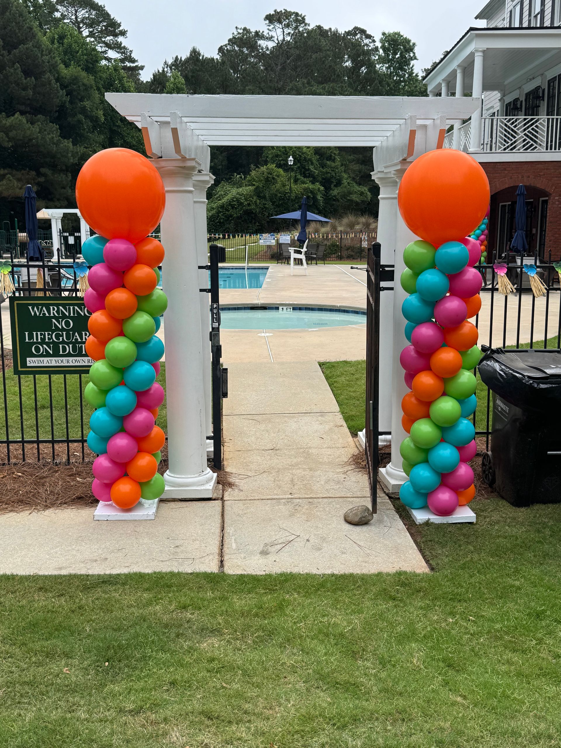 Custom balloon columns for outdoor parties and events in Peachtree City and South Atlanta