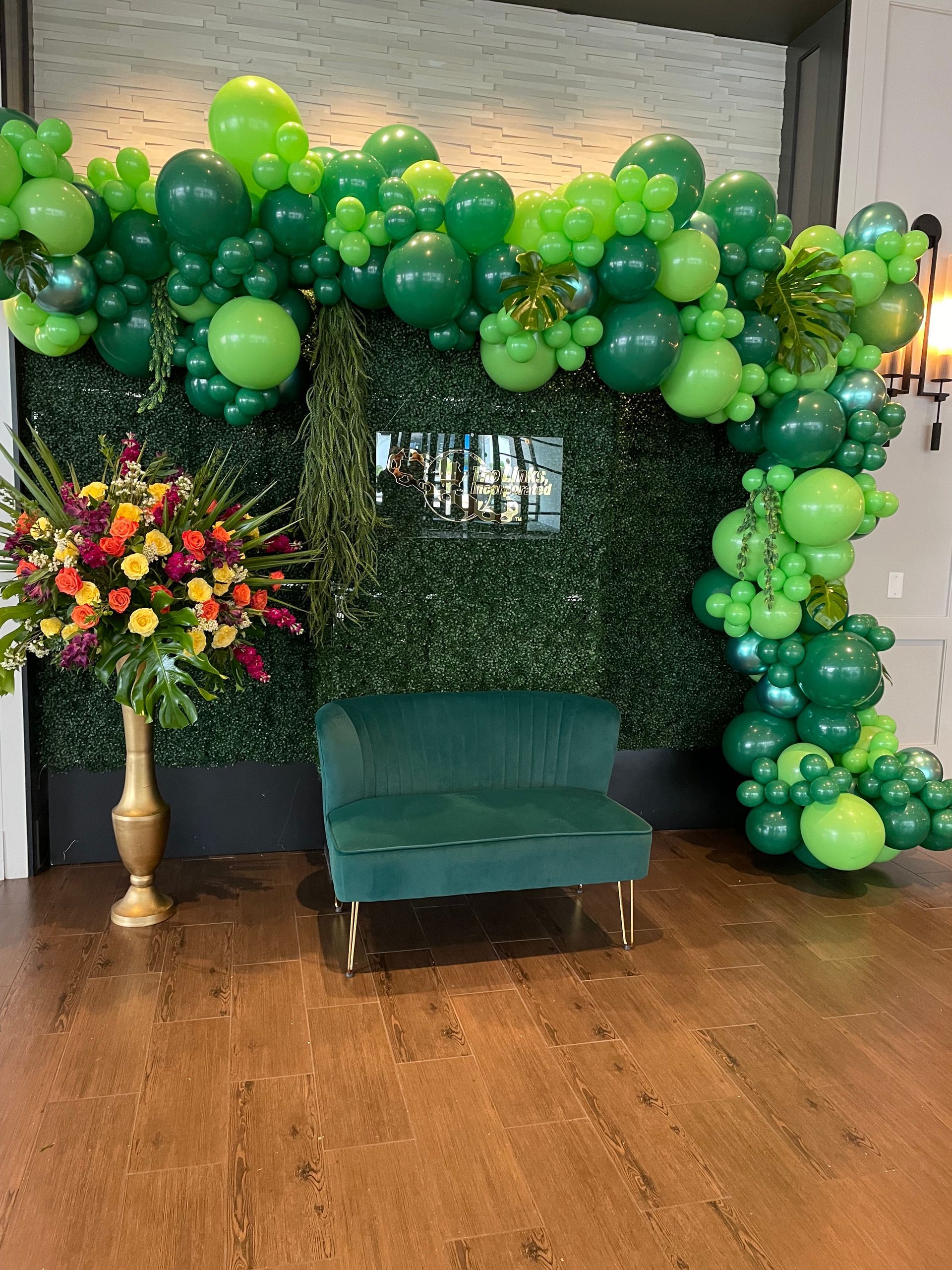 Two duchess thrones with silver trim