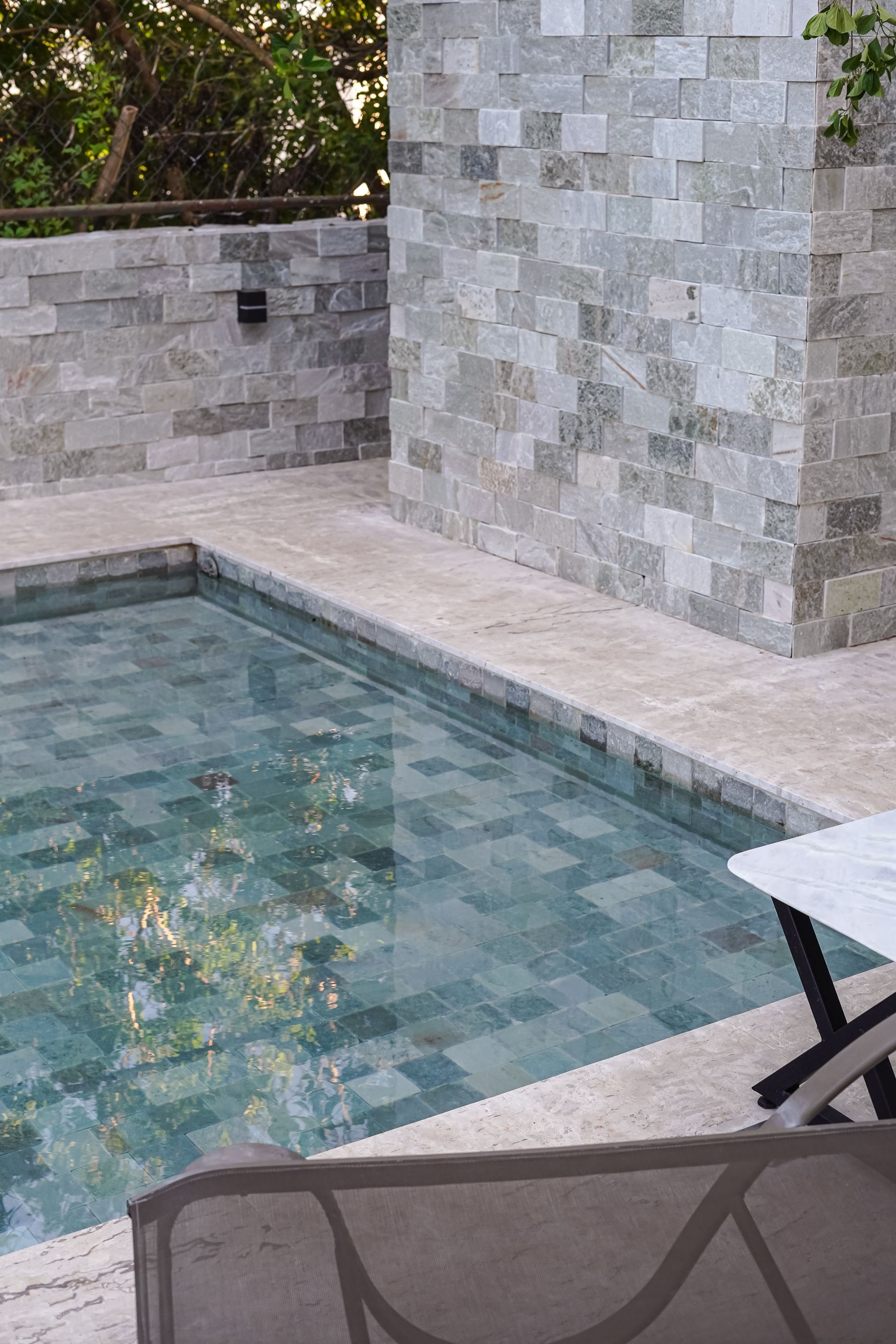 Revestimentos para piscina: quais são os melhores? Guia completo