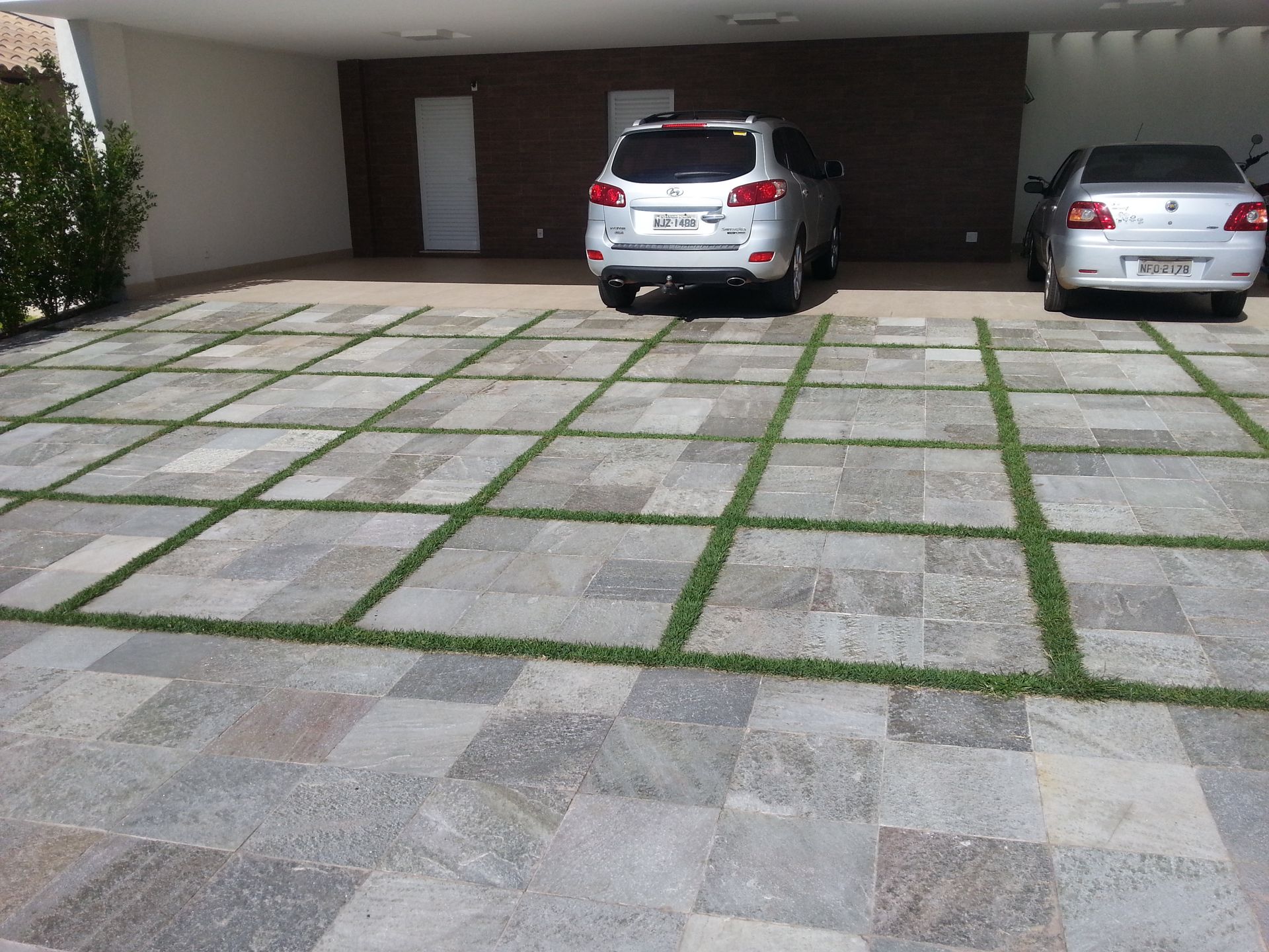 pedra jade, pedra jade revestimento, revestimento verde natural, pedra para fachada, revestimento natural verde-acinzentado, pedra para parede externa, revestimento contemporâneo, pedra natural para muro, pedra jade mosaico, quartzito verde revestimento