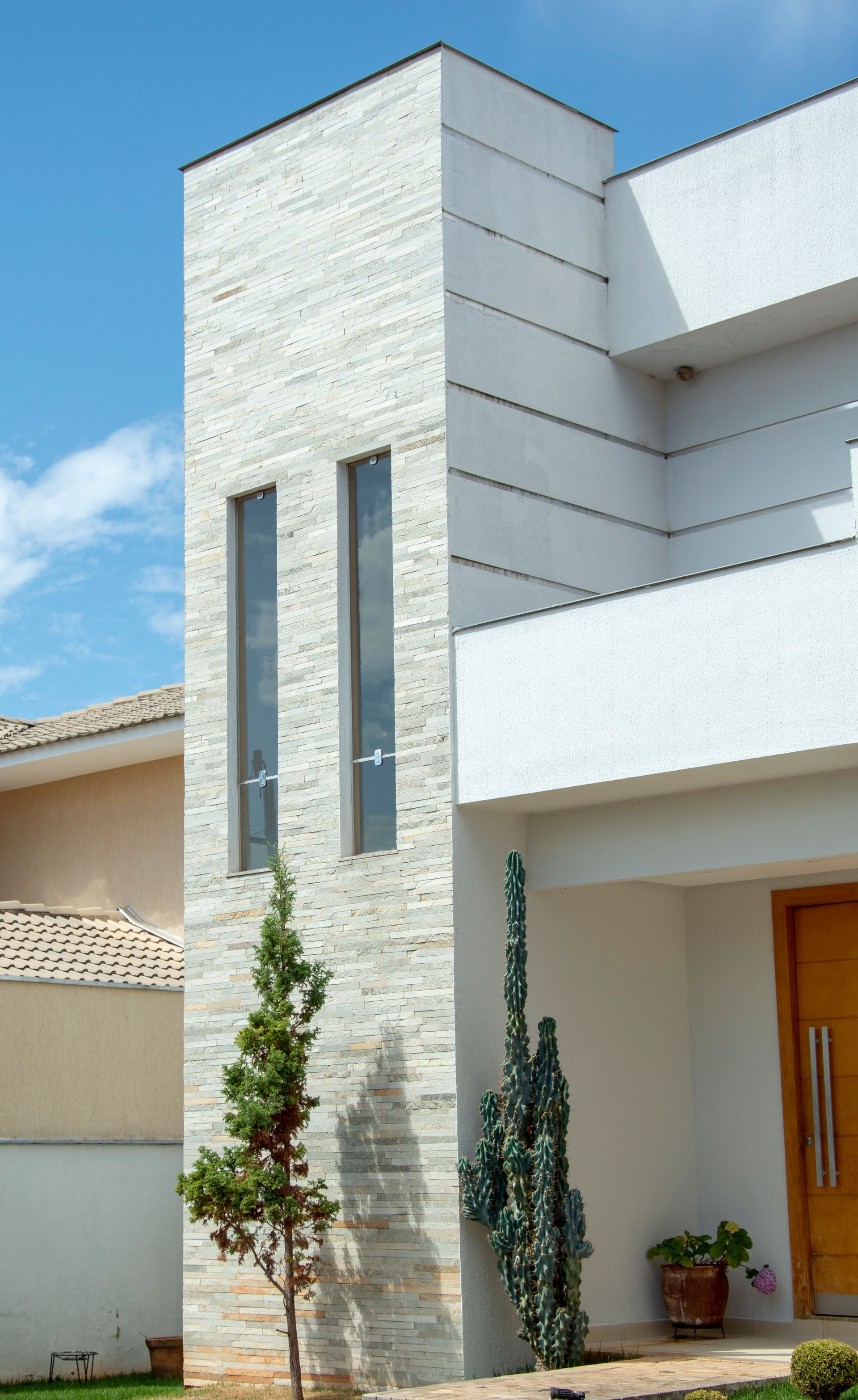 pedra jade, pedra jade revestimento, revestimento verde natural, pedra para fachada, revestimento natural verde-acinzentado, pedra para parede externa, revestimento contemporâneo, pedra natural para muro, pedra jade mosaico, quartzito verde revestimento