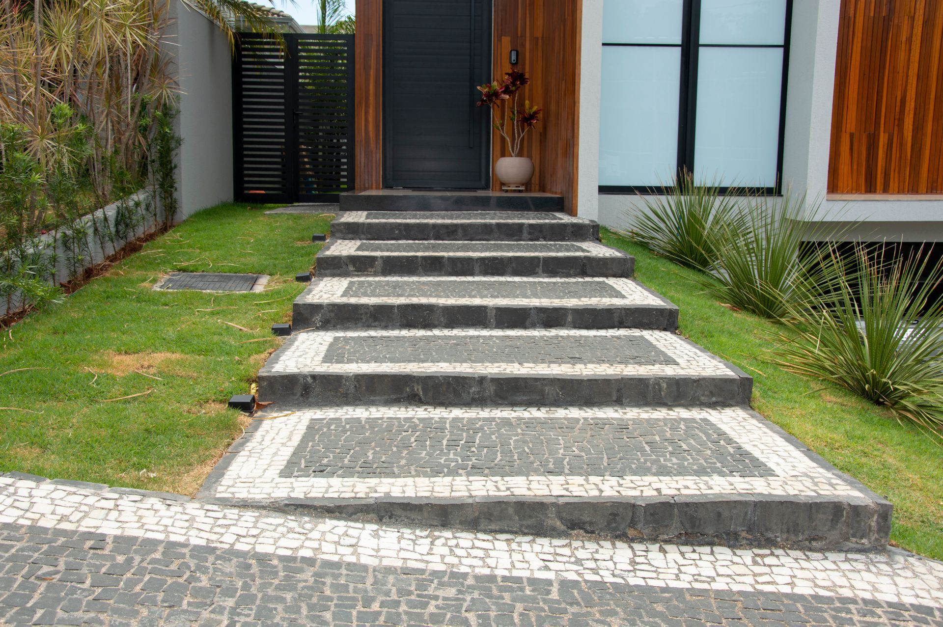 pedra portuguesa, pedra portuguesa revestimento, pedra portuguesa colorida, pedra para calçada, revestimento natural para piso externo 
