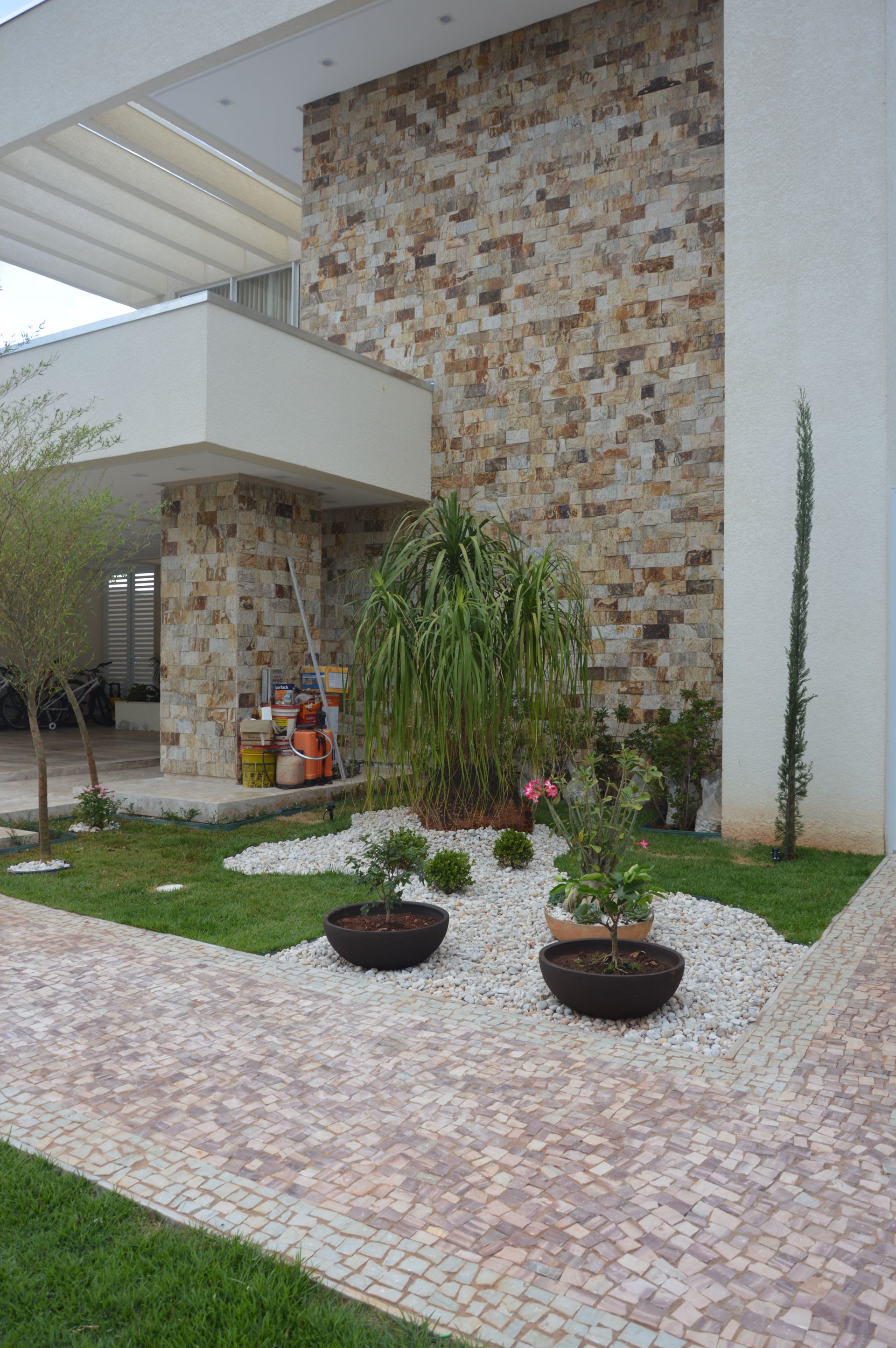 pedra portuguesa, pedra portuguesa revestimento, pedra portuguesa colorida, pedra para calçada, revestimento natural para piso externo 