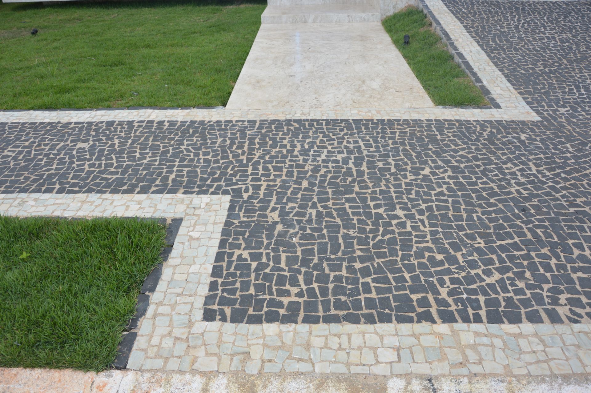 pedra portuguesa, pedra portuguesa revestimento, pedra portuguesa colorida, pedra para calçada, revestimento natural para piso externo 