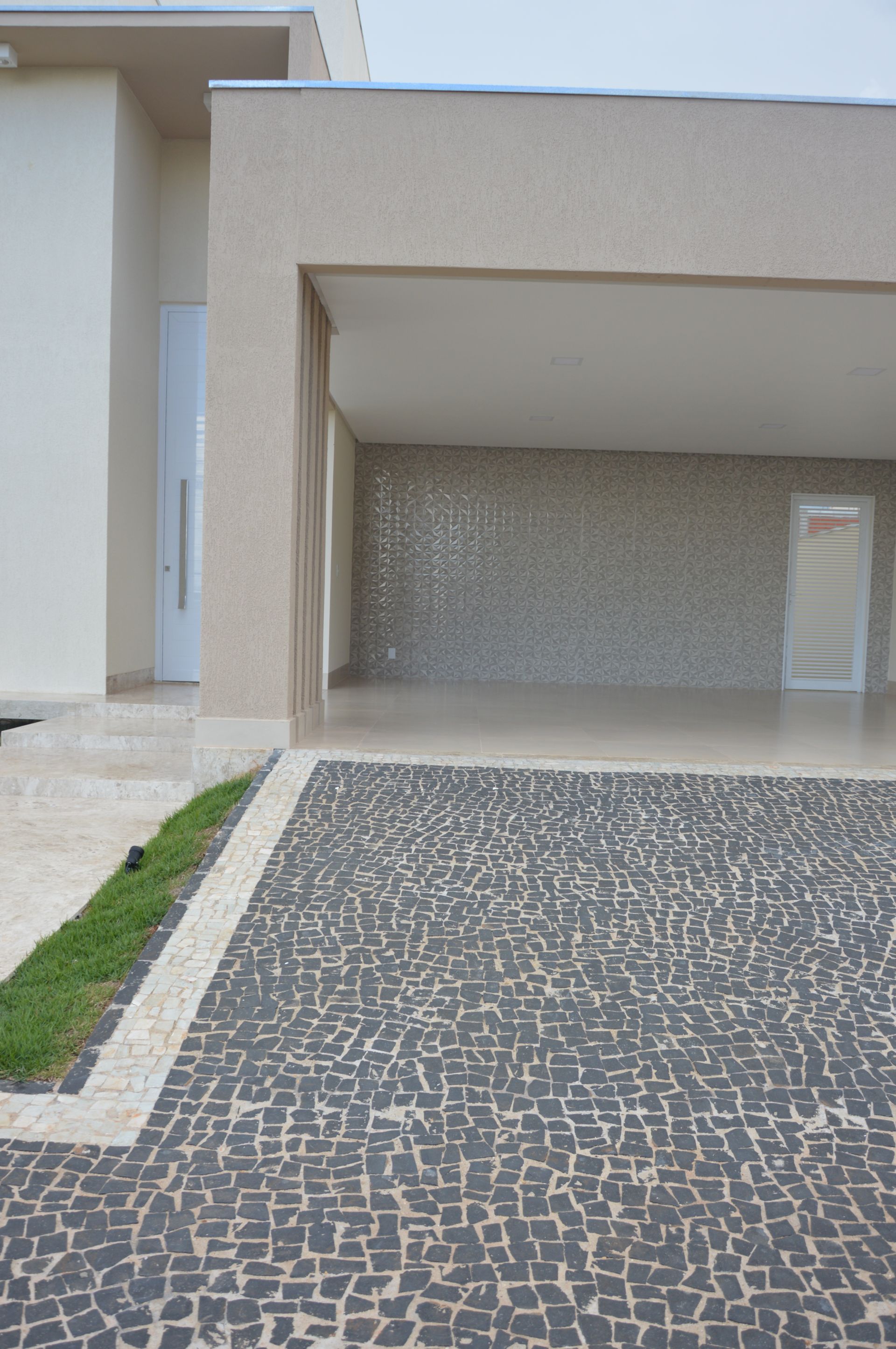 pedra portuguesa, pedra portuguesa revestimento, pedra portuguesa colorida, pedra para calçada, revestimento natural para piso externo 