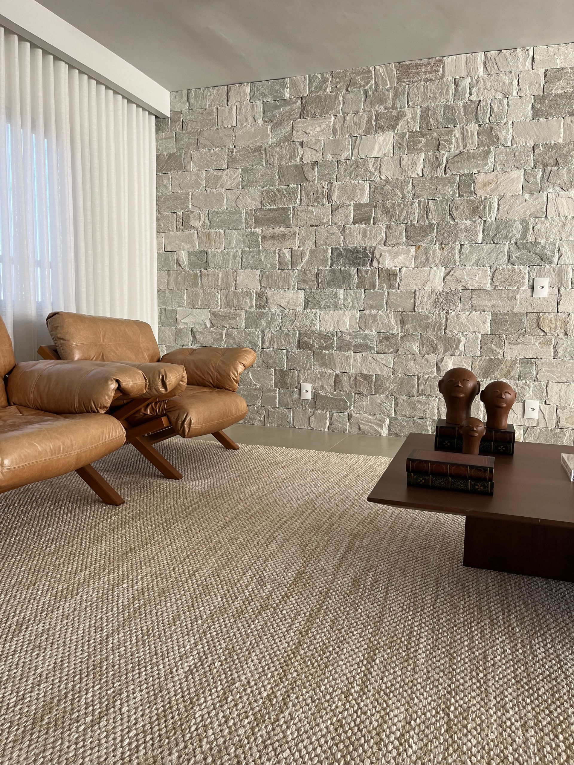 pedra jade, pedra jade revestimento, revestimento verde natural, pedra para fachada, revestimento natural verde-acinzentado, pedra para parede externa, revestimento contemporâneo, pedra natural para muro, pedra jade mosaico, quartzito verde revestimento