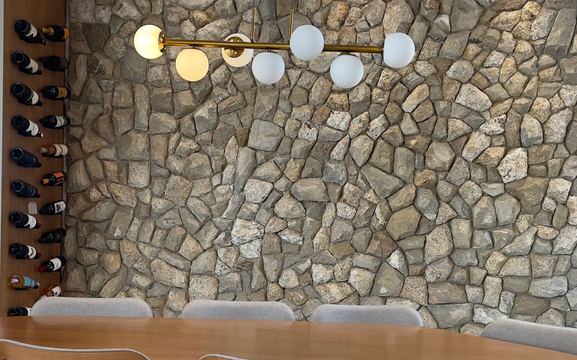 pedra moledo classica na sala de jantar