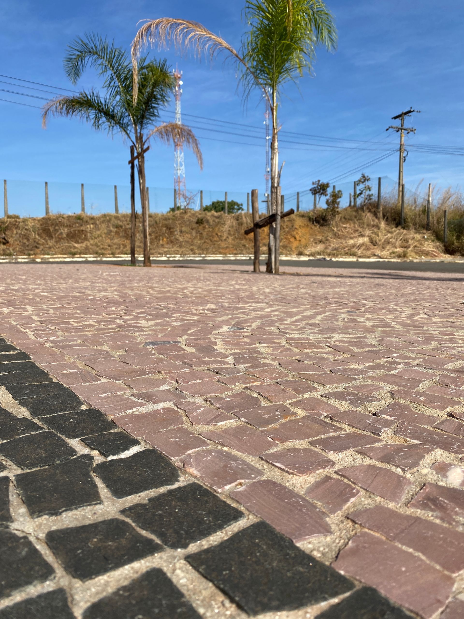 pedra portuguesa, pedra portuguesa revestimento, pedra portuguesa colorida, pedra para calçada, revestimento natural para piso externo 