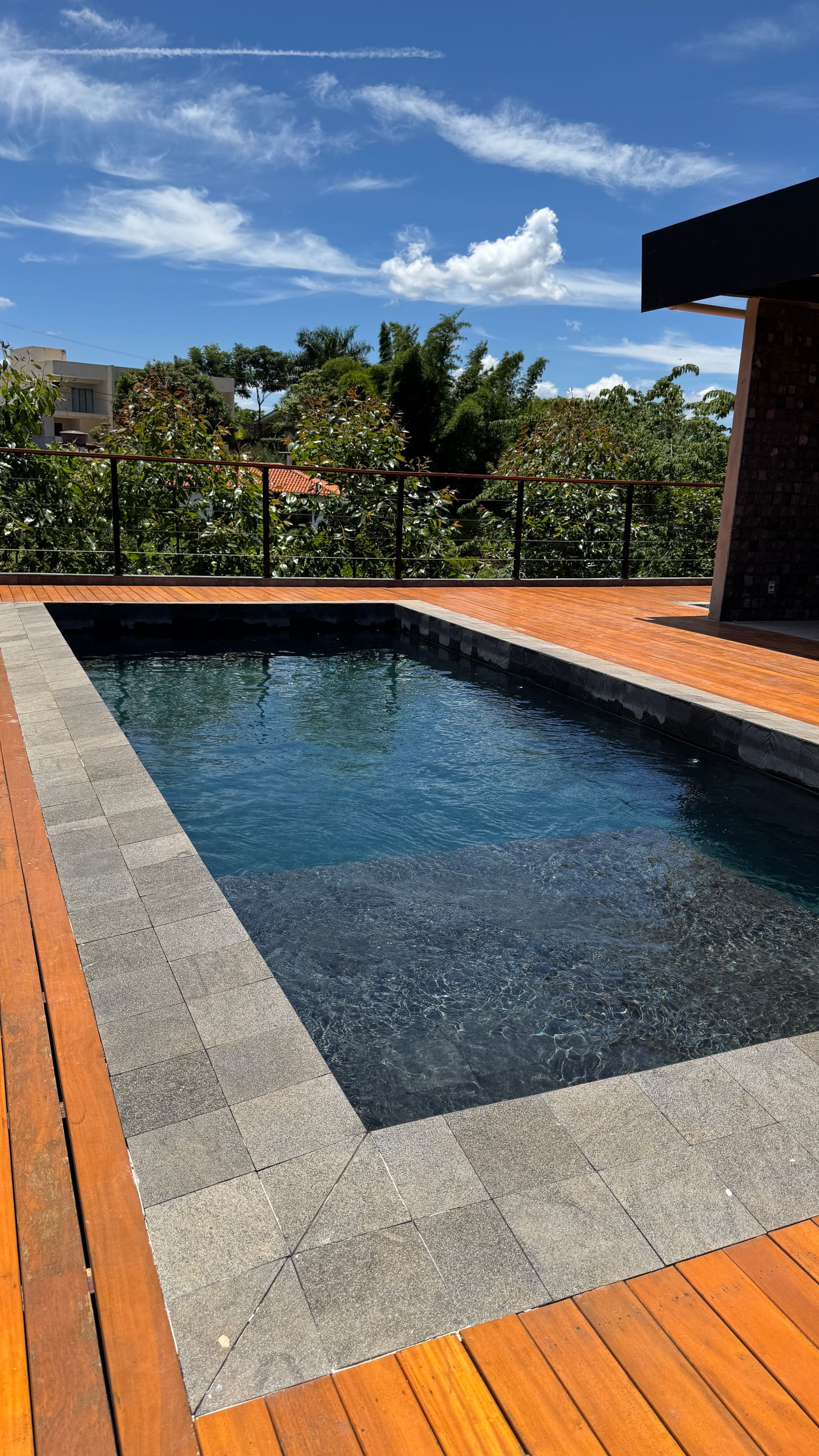 pedra hitam, hitam revestimento, pedra vulcânica preta, revestimento natural preto, pedra de lava para parede, pedra preta para fachada, revestimento para muro pedra natural, pedra basáltica revestimento, revestimento contemporâneo preto, pedra para piscina preta, mosaico de pedra vulcânica