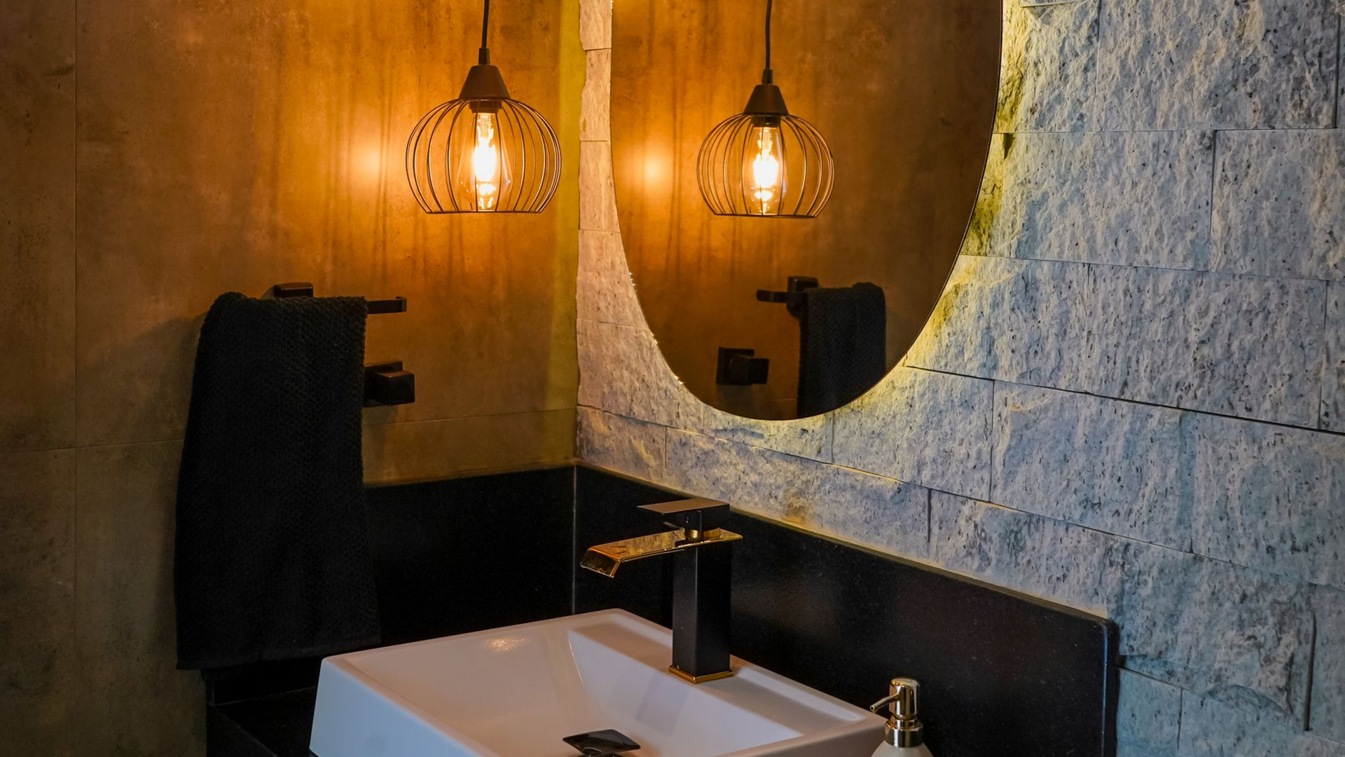 pedra bossa nova, bossa nova revestimento, pedra clara para fachada, revestimento natural off-white, pedra natural para muro, pedra clara para parede interna