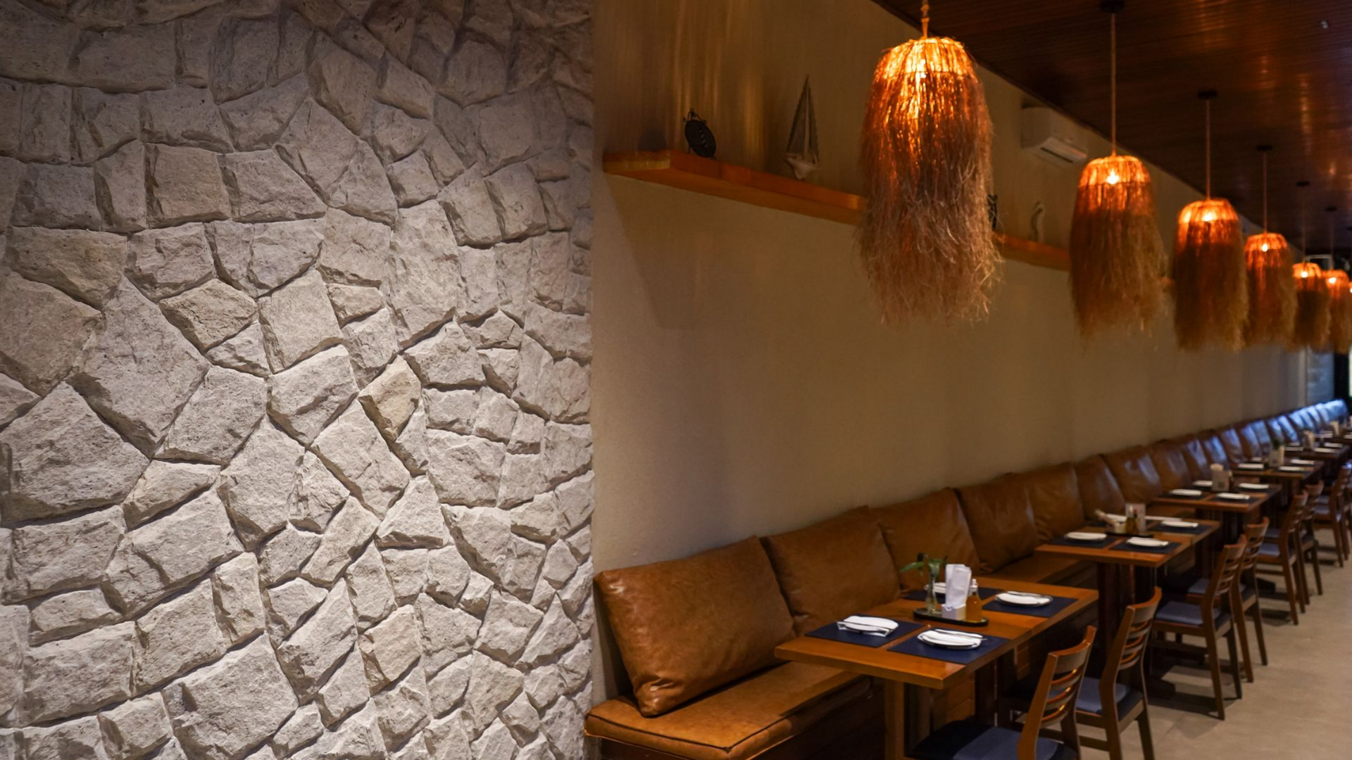 pedra bossa nova, bossa nova revestimento, pedra clara para fachada, revestimento natural off-white, pedra natural para muro, pedra clara para parede interna