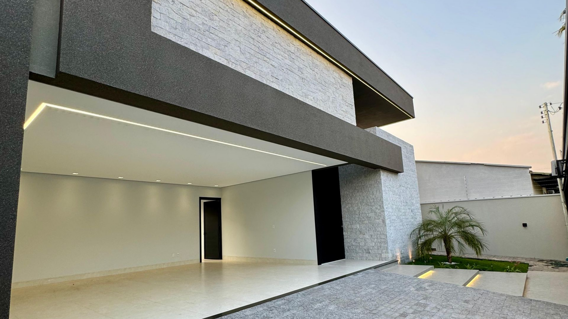 fachada urbana com a pedra miracema