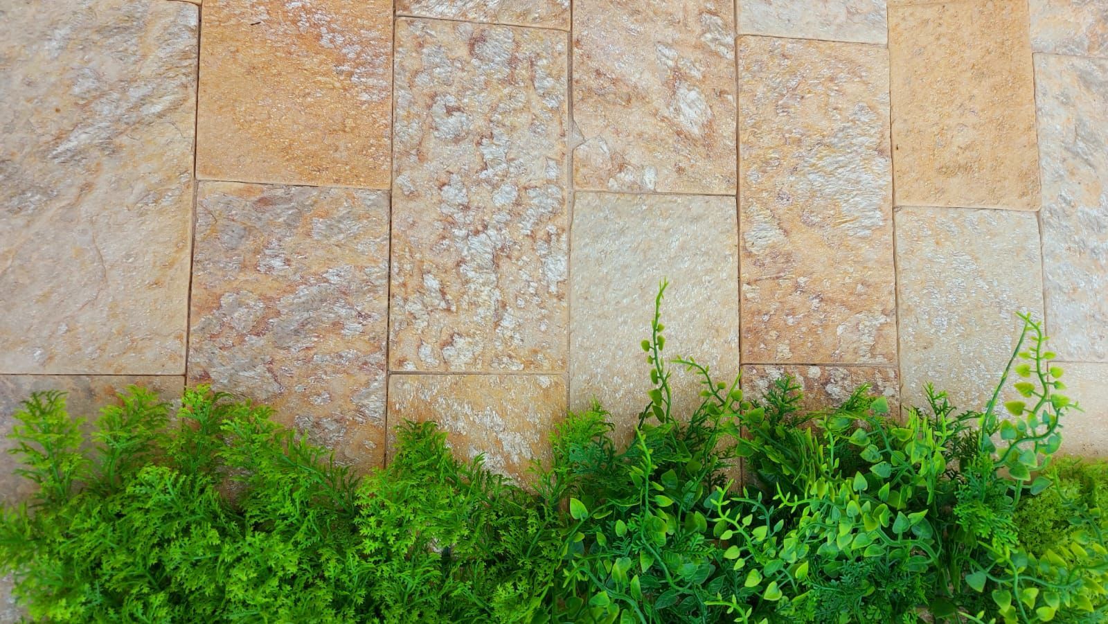 amarelo ouro, pedra amarelo ouro, golden hour revestimento, amarelo ouro revestimento, pedra dourada para muro, revestimento natural amarelo, pedra para muro externo, quartzito amarelo, pedra para borda de piscina, revestimento para fachada dourada, pedra serrada para parede, pedra orgânica para muro, revestimento natural para área externa