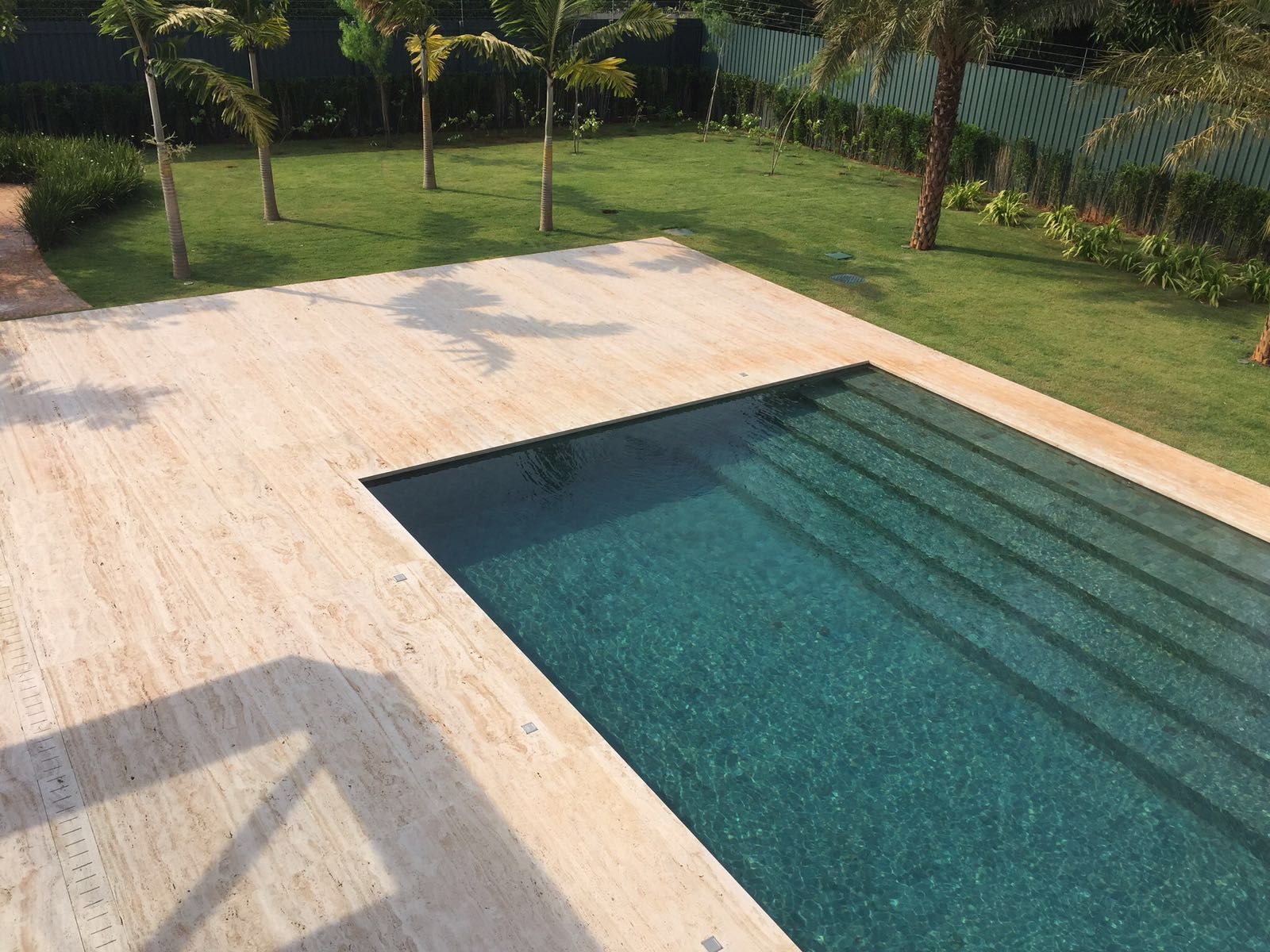 revestimento travertino importado romano para piscina