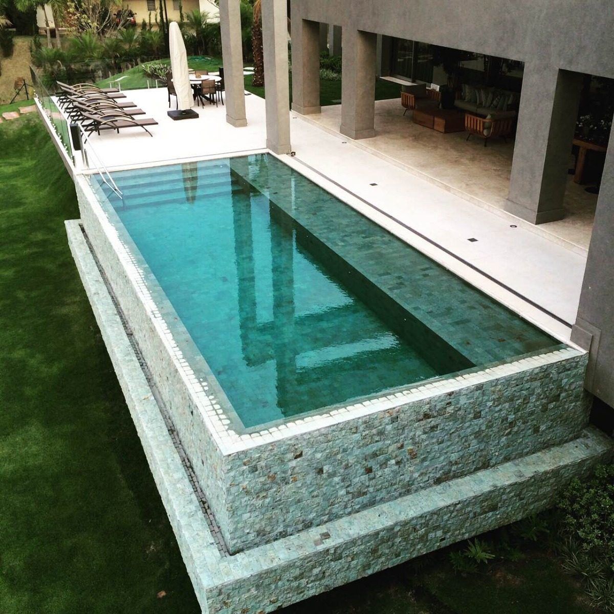 Pedra hijau na piscina