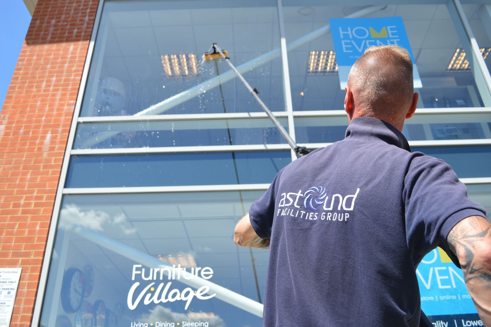 How does pure water window cleaning work — water fed pole cleaning glass streak-free from the ground
