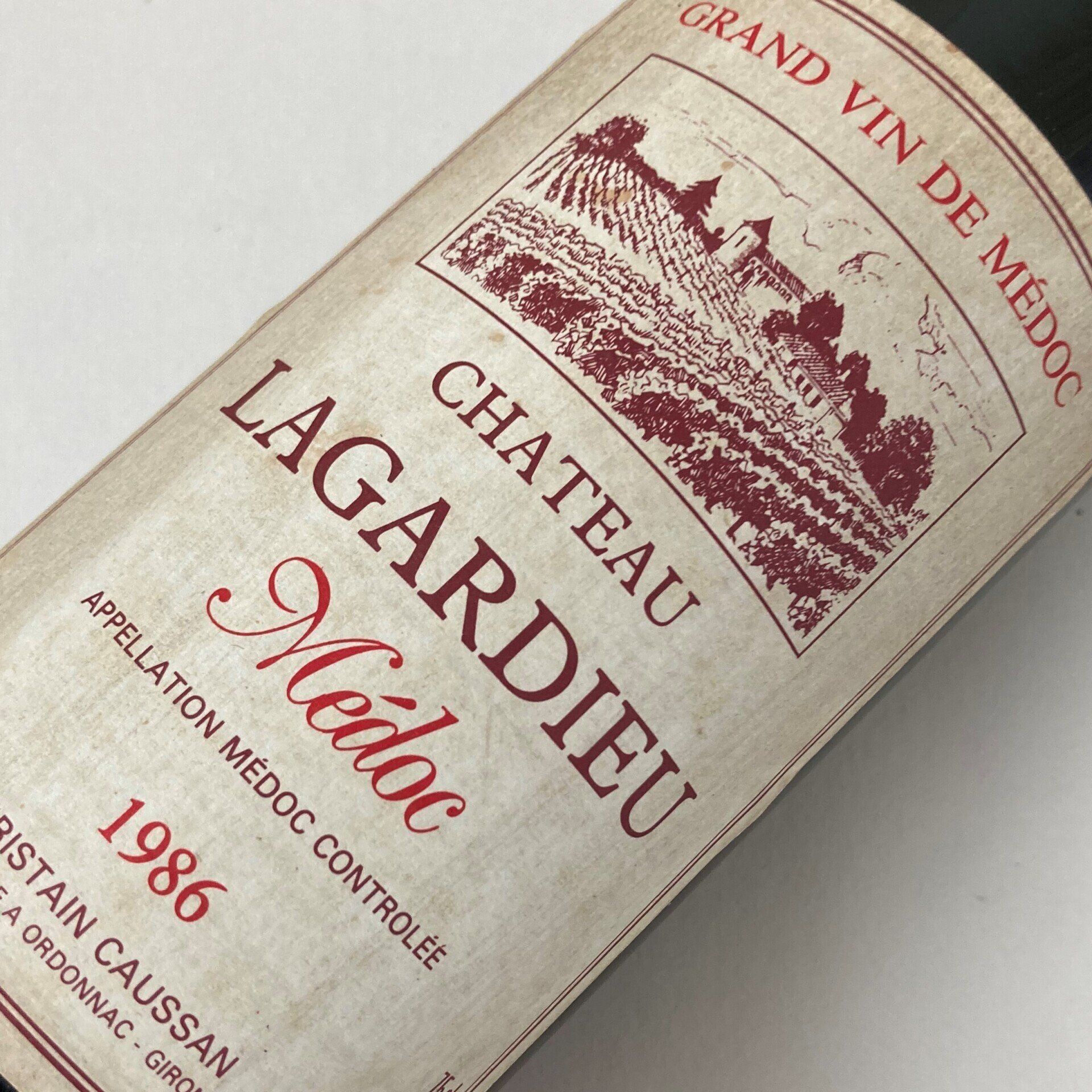 Een fles chateau Lagardieu 1986
