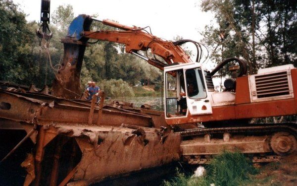 demolizione chiatta sul lago Maggiore con Cavedaghi Metalli