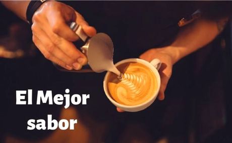 Una persona que vierte leche en una taza de café con la frase