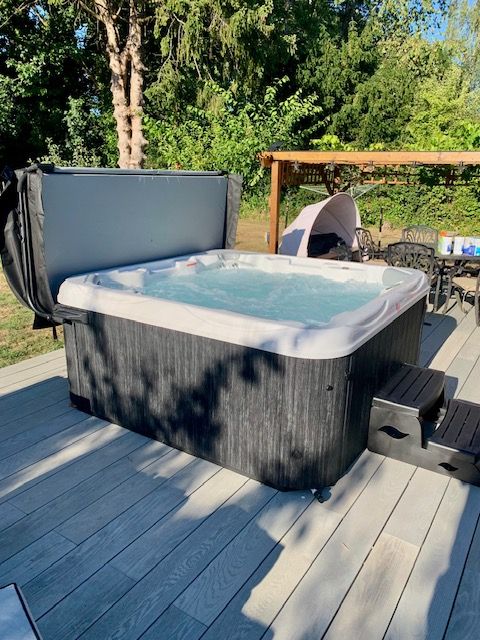 South Seas 748L DX South Seas Spas 748L DX for Horsham, Horley and Crawley