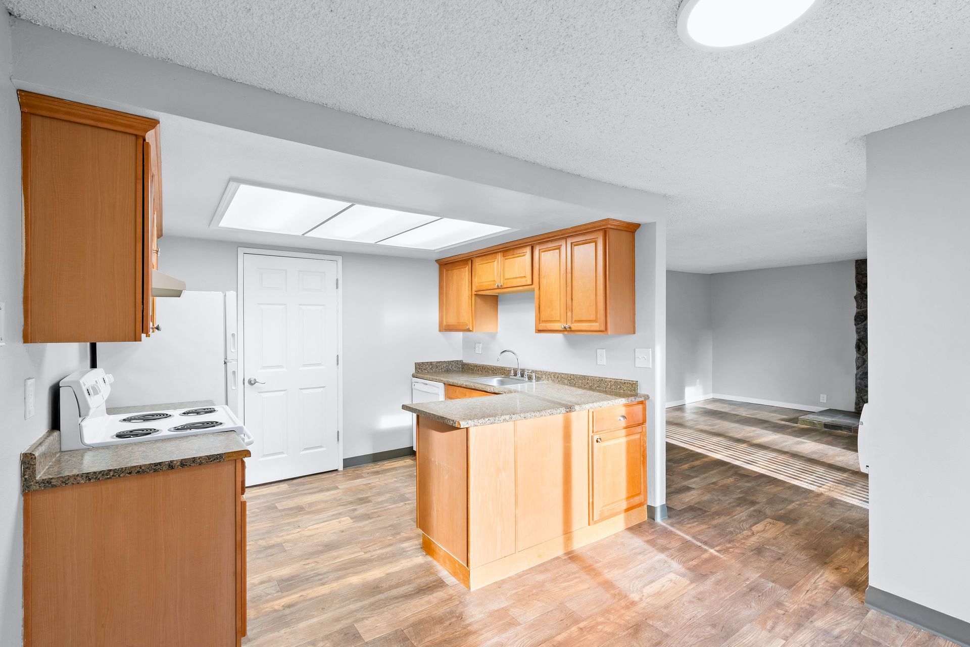 Open style kitchen with breakfast bar