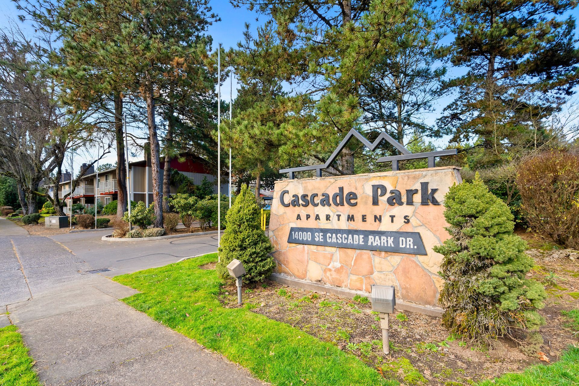 Entrance and monument sign at Cascade Park