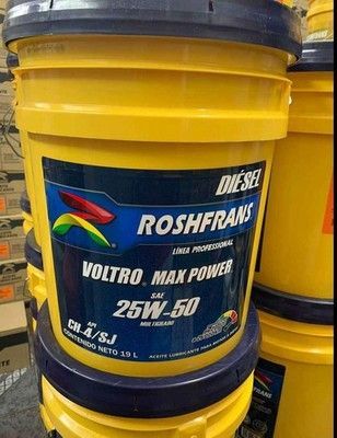 Cubo de aceite diésel Roshfrans amarillo, Voltro Max Power 25W-50, apilado con otros cubos similares.
