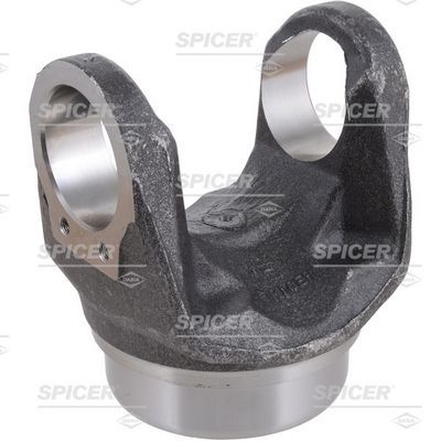Yugo de junta universal de metal oscuro con dos orificios para tapa de cojinete y una base circular, etiquetado 