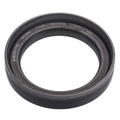 Primer plano de un sello de goma circular negro con marcas 