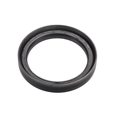 Sello de aceite automotriz circular negro.