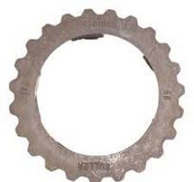 Anillo dentado circular de metal gris.