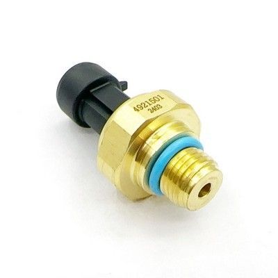 Sensor de presión de latón con conector eléctrico negro y junta tórica azul.