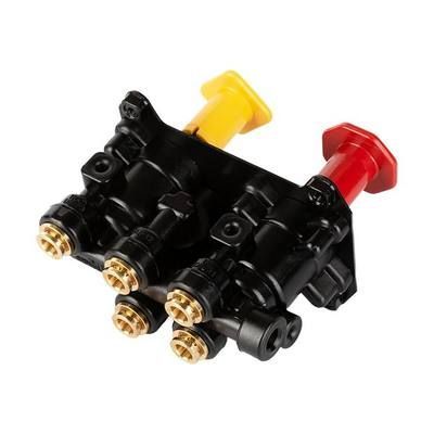 Válvulas de freno de aire negras con perillas de empuje y tracción amarillas y rojas y accesorios de latón.