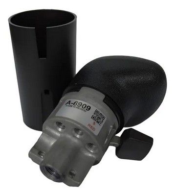 Componente de suspensión neumática con fuelle y carcasa de color negro, junto a una funda protectora de color negro.