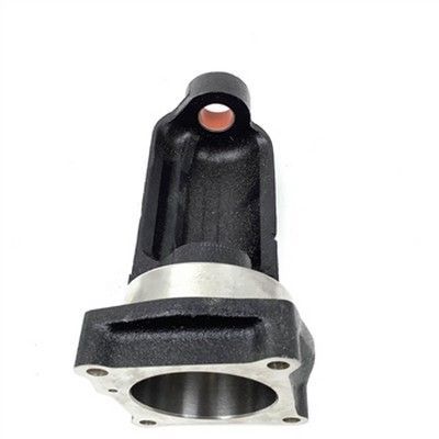 Soporte de motor de metal negro con borde plateado y orificio central.