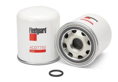 Dos filtros de aceite Fleetguard AD27750, blancos con texto negro y logotipo rojo, uno con una junta tórica negra incluida.