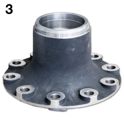 Un cubo de metal con una base circular, un centro cilíndrico y múltiples orificios para tornillos.