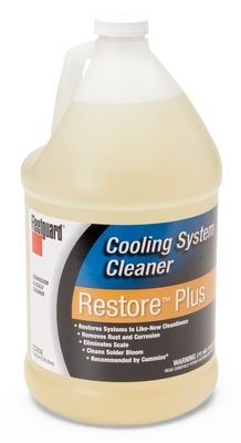 Botella de limpiador de sistema de enfriamiento “Restore Plus”.