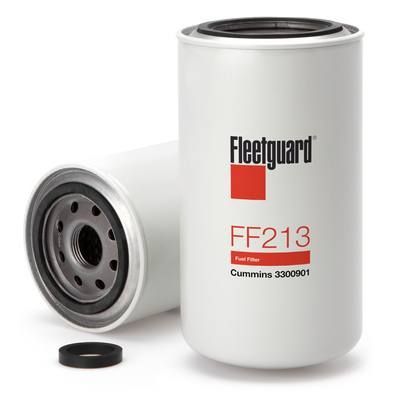 Dos filtros de combustible Fleetguard FF213 sobre una superficie blanca con una junta negra separada.