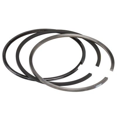 Cuatro anillos de pistón, metálicos y negros, dispuestos en grupo.