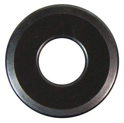 Arandela de metal negra con un orificio central, un anillo interior más oscuro y un borde exterior más claro.