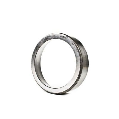 Anillo de metal plateado, con marcas, probablemente pieza mecánica.