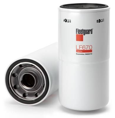 Dos filtros de aceite blancos Fleetguard LF670.