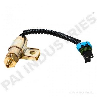 Sensor de combustible de color latón con conector eléctrico y tubo negro, sobre fondo blanco.