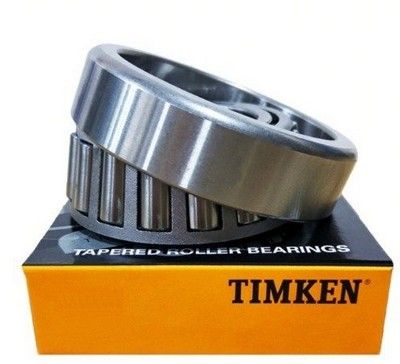 Rodamiento de rodillos cónicos fabricado por Timken; metal brillante en una caja con colores naranja y negro.