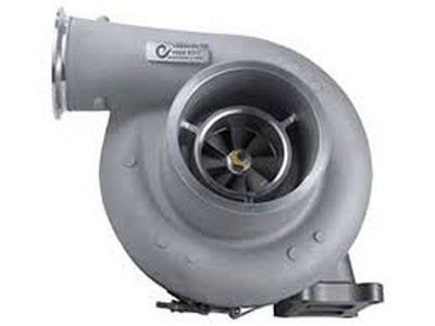 Turbocompresor plateado con aspas del ventilador visibles.