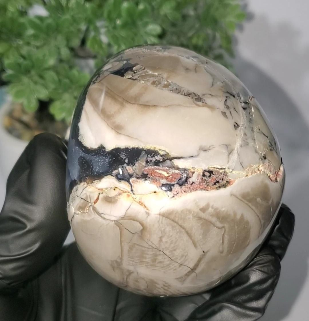 Volcano Agate Crystal Skull Uv-reactive 520g