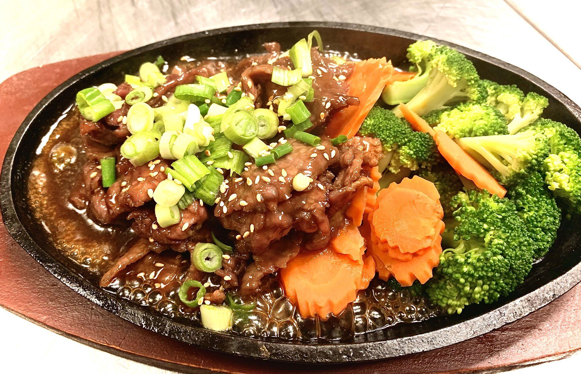 A plate of food with broccoli and carrots on it